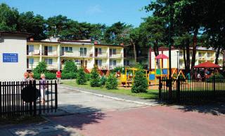 Atrakcje stanowi port rybacki, gdzie z bliska można przyjrzeć się pracy rybaków i kupić świeżą rybę.