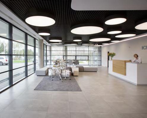RECEPCJE/LOBBY PRODUKTY S6000 LED LUNA LED TRANSPARENT TRIANGLE 30 37 42 42 PRZYKŁAD Oprawa: TRIANGLE Powierzchnia pomieszczenia: 50,14 m2 Liczba opraw: 43 Zużycie energii: 328 W Zużycie energii