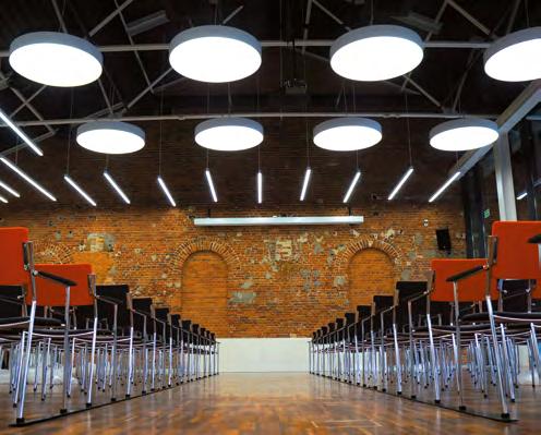 AULE PRODUKTY S6000 LED S4000 LED CANOS 30 30 34 LUNA LED 37 PRZYKŁAD Oprawa: S6000 LED Powierzchnia pomieszczenia: 300 m2 Liczba opraw: 30 Zużycie energii: 2250 W Zapotrzebowanie na energię: