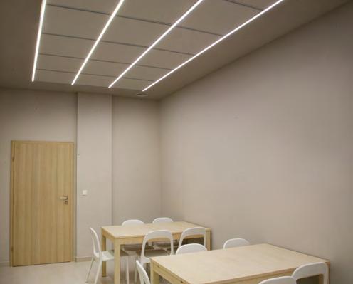 KUCHNIE PRODUKTY CAMELEON MIDI 2 TITANIA LED 34 41 TRIANGLE 42 BRACKET 1 33 PRZYKŁAD Oprawa: TRIANGLE Powierzchnia pomieszczenia: 15,75 m2 Liczba opraw: 2 Zużycie energii: 82 W Zużycie energii