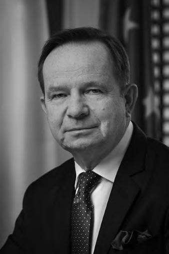 Szanowni Państwo, Drodzy Uczniowie i Nauczyciele, Narodowe Święto Pamięci Żołnierzy Wyklętych na stałe wpisało się już w kalendarz polskiego patrioty, coraz mocniej oddziałuje na tożsamość kolejnych