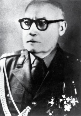 i potyczek, wielu żołnierzy i dowódców zginęło, wielu dostało się do niewoli. Tymczasem na komendę spadł kolejny cios: 8 stycznia 1945 r.