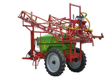 OPRYSKIWACZ PRZYCZEPIANY 1200/1500 H Z BELKĄ HYDRAULICZNIE ROZKŁADANĄ 15 LUB 18 M STANDARDOWE WYPOSAŻENIE Zbiornik o pojemności 1500 litrów wykonany z żywicy i włókna szklanego z wbudowany