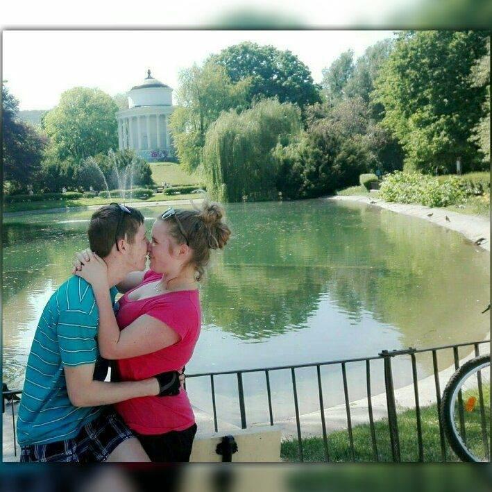 Gdy odpowiedział, że przecież wyszła za mąż, Laura odparła, że to nie ma najmniejszego znaczenia.