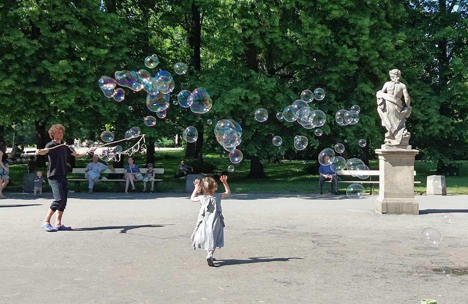 Baryka zapytał, czy ślub z Barwickim stanie na drodze ich miłości. Kobieta odpowiedziała, że sam ślub nie, ale dane słowo honoru, tak.