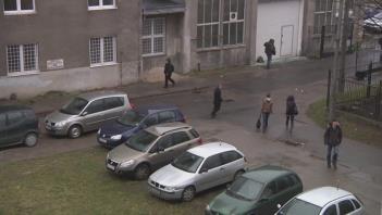 Odejmowanie tła W ogólności polega na: Wyznaczeniu orazu referencyjnego Oliczeniu różnicy między ieżącą ramą sygnału, a orazem referencyjnym Wyznaczeniu masi inarnej oznaczającej, tóre pisele orazu