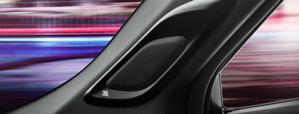 Toyota C-HR wprowadza do segmentu crossoverów jakość dźwięku na najwyższym poziomie, którą zapewnia specjalnie opracowany do tego modelu system nagłośnienia klasy premium marki JBL.