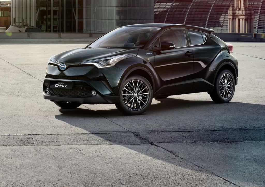 PRESTIGE TOYOTA C-HR WYPOSAŻENIE STANDARDOWE (DODATKOWE WZGLĘDEM WERSJI DYNAMIC): System ostrzegania o ruchu poprzecznym z tyłu pojazdu (RCTA) System monitorowania martwego pola w lusterkach (BSM)