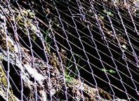 Ocena stateczności skarp i zboczy Z powodu dużej liczby trudnych do ustalenia niewiadomych ocenę
