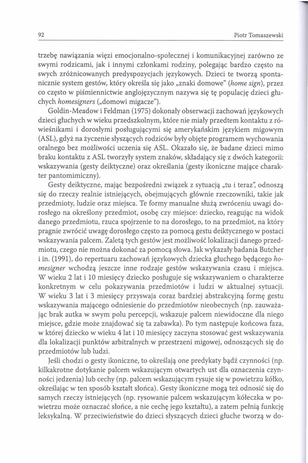 92 Piotr Tomaszewski trzebę nawiązania więzi emocjonalno-społecznej i komunikacyjnej zarówno ze swymi rodzicami, jak i innymi członkami rodziny, polegając bardzo często na swych zróżnicowanych