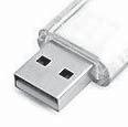 Cechy samochodu Hyundai (ciąg dalszy) Jeśli urządzenie USB jest podzielone na napędy logiczne, to system audio pojazdu rozpoznaje tylko pliki muzyczne z napędu o najwyższym priorytecie.