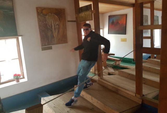 Następnie wizyta w Domu do "Góry Nogami",
