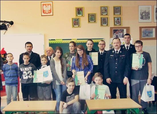 II miejsce zajęła drużyna rodziców III miejsce - drużyna strażaków IV miejsce - drużyna nauczycieli Tego dnia również uczniowie klas I-III edukacji wczesnoszkolnej mieli swój Bal Karnawałowy.