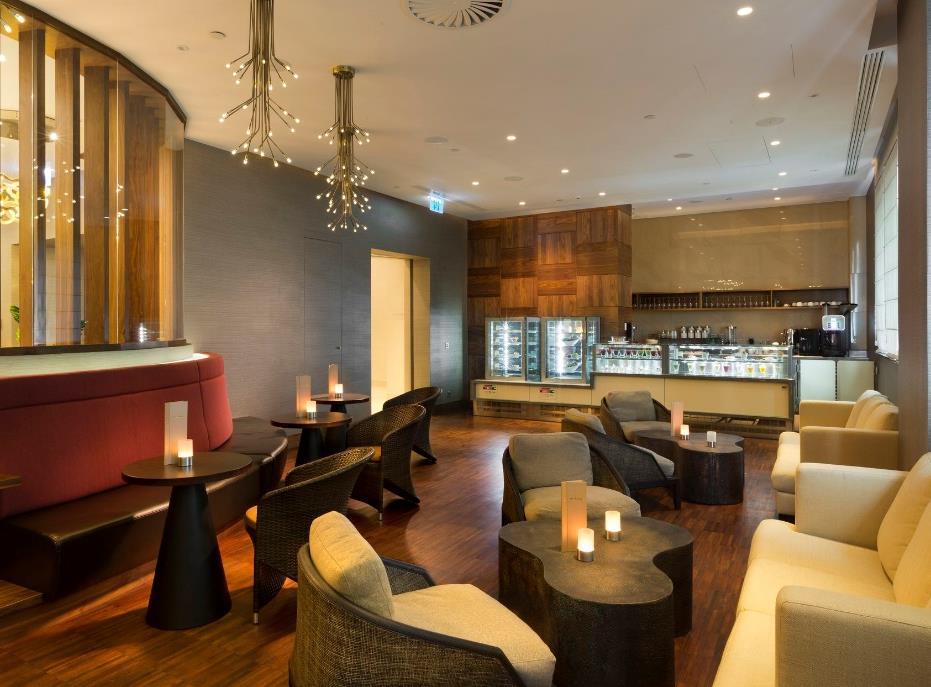 The SPA wraz ze SPA Lounge mieszczą się na 1 piętrze w DoubleTree by Hilton Warsaw, przy ul. Skalnicowej 21 w Warszawie. Zapraszają 7 dni w tygodniu, w godz. 9:00 21:00.