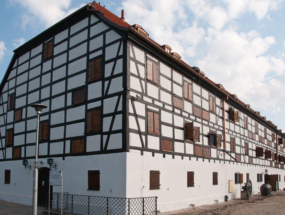 Muzeum w osiemnastowiecznym spichlerzu Położony nad Wartą zabytkowy Biały Spichlerz zaadaptowano w latach 2007 2011 na oddział Muzeum Lubuskiego.