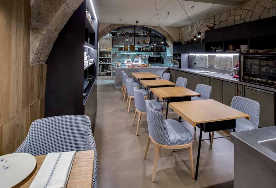 RESTAURANTE ESTIMAR BARCELONA (SPAIN) Flooring: Pulpis Silk, mm Designed by: SILVIA