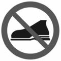 Zakaz wejścia w obuwiu zewnętrznym Nie dotykać. Gorąca powierzchnia Rys. 6.