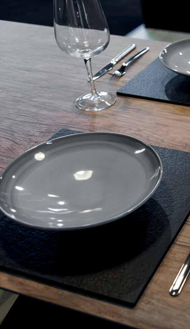 Stylish warmth. Neolith faithfully interprets the wood, enhancing its own characteristics to create cozy and serene spaces.