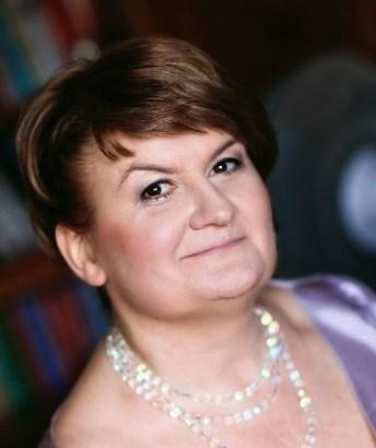 CENTRUM HANDLOWE W CZASACH OMNICHANNEL ELŻBIETA DMOWSKA-MĘDRZYCKA, PREZES MEDIADEM CONSULTING Elżbieta Dmowska-Mędrzycka, wieloletni redaktor naczelny prasy handlowej, absolwentka podyplomowych