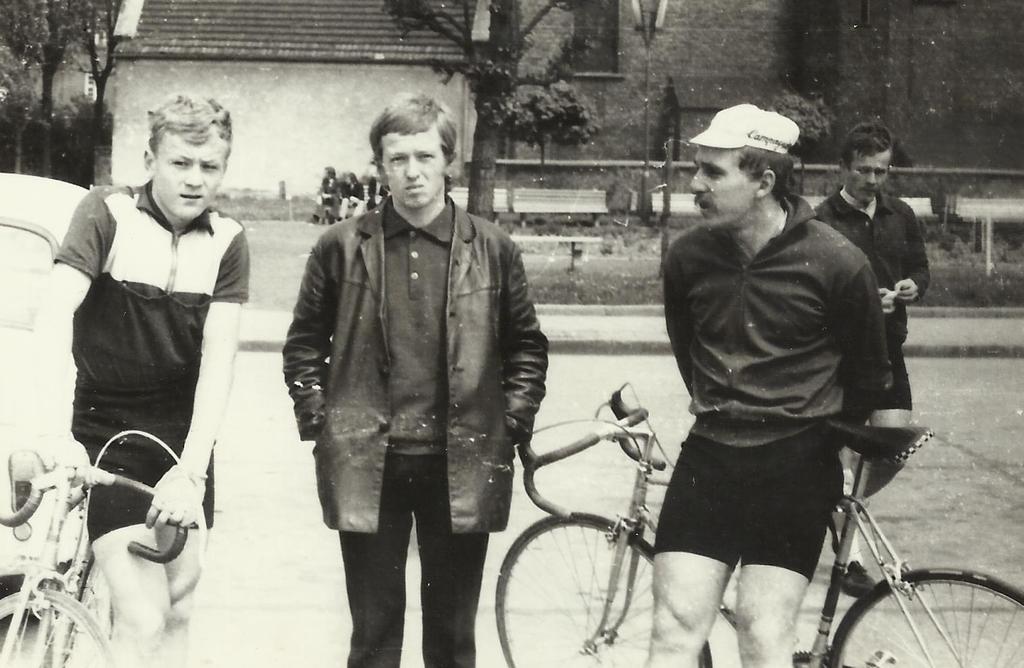 W pracy treningowej w klubie w latach 1971-1973 pomagali w tym okresie starsi zawodnicy sekcji Jerzy