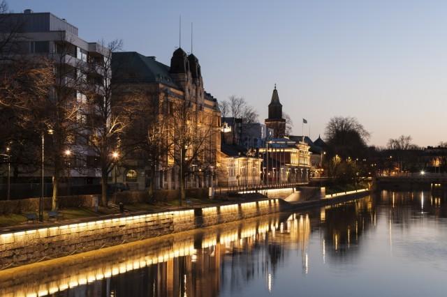 Znane Miasta Turku miasto w południowo-zachodniej Finlandii, u ujścia rzeki Aurajoki. Stolica kraju do roku 1812, najstarsze miasto fińskie.