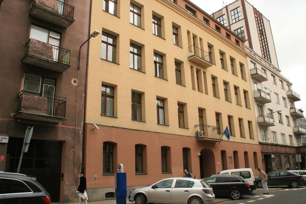 Zabudowa: Budynek wybudowany został w 1902r. według projektu arch. Mikołaja Tołwińskiego jako Gimnazjum Fizjologiczne Stefanii Tołwińskiej. W 1939r.