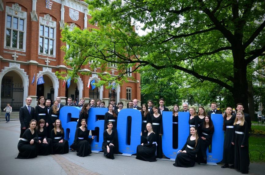 14. ZESPOŁY ARTYSTYCZNE 14.1. Chór Akademicki Uniwersytetu Jagiellońskiego Camerata Jagellonica Głównym zadaniem Chóru Akademickiego Uniwersytetu Jagiellońskiego Camerata Jagellonica w 2014 roku było