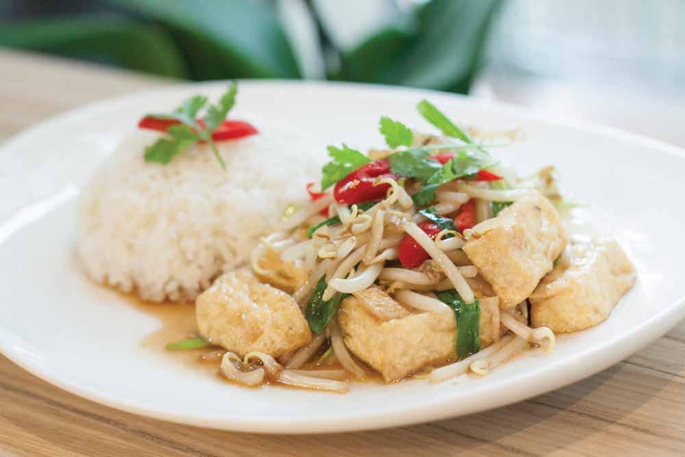 ผ ดถ วงอก Pad Tua Ngog Stir fried bean sprouts with tofu.