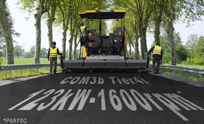 Układ napędowy Układ napędowy Volvo zapewnia dużą siłę napędową, co pozwala uzyskać precyzyjnie ułożoną, gładką nawierzchnię niezależnie od warunków terenowych.
