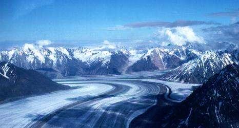 Pola lodowe = lodowce wyżynne (fieldowe, norweskie) małe czasze lodowe, pokrywające szczytowe partie gór, z których schodzą w doliny jęzory lodowcowe Pola lodowe