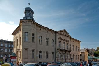 Klientami są: - kadra kierownicza oświaty, - pracownicy nadzoru pedagogicznego, - pracownicy jednostek samorządu terytorialnego - doradcy metodyczni, - nauczyciele wszystkich typów szkół i placówek