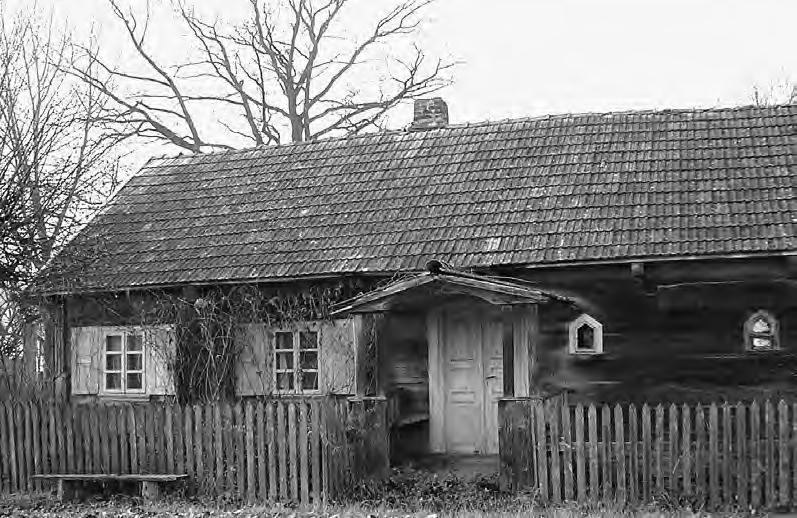 W tym domu zapisane są historie kilku pokoleń cioletnim) dziadkiem wróciła z bieżeństwa około 1922 roku. Dom przetrwał ten trudny czas i trwa do dzisiaj.