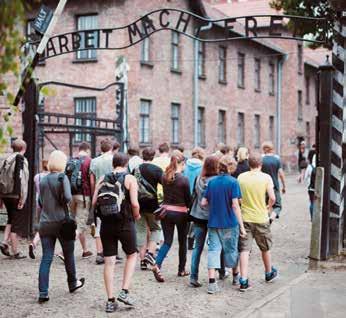 1940 r. Od 1942 r. Auschwitz-Birkenau stał się równocześnie jednym z głównych miejsc Holokaustu masowej zagłady europejskich Żydów.