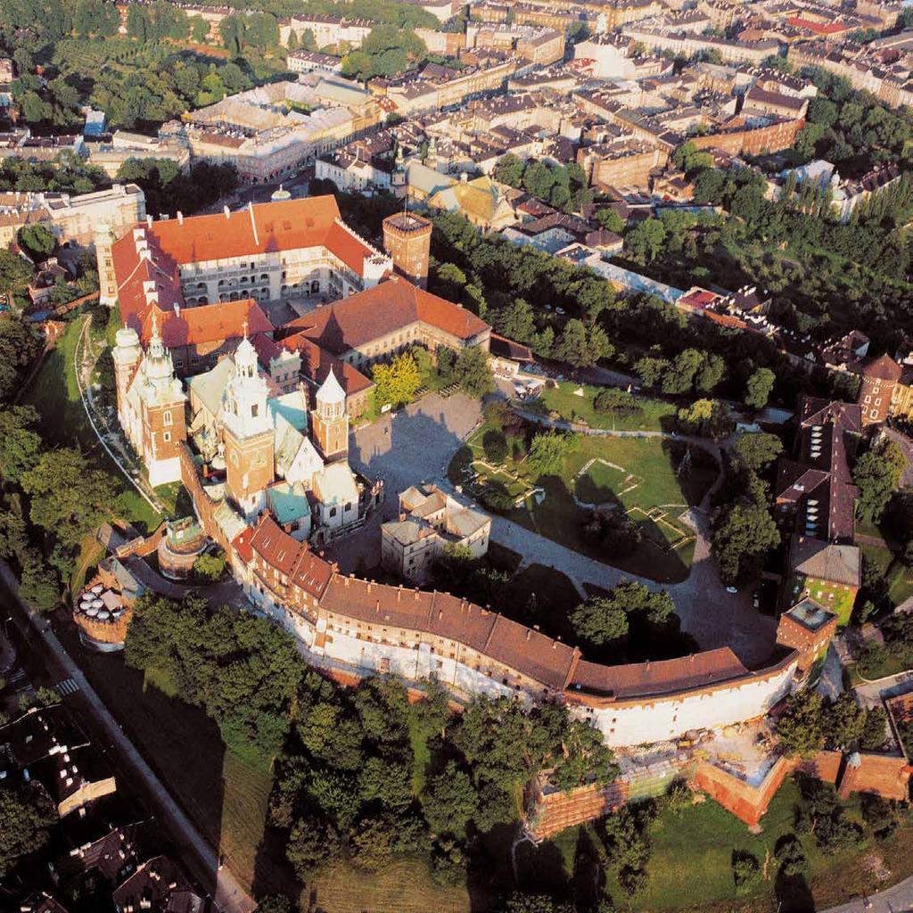 KRAKÓW STARE MIASTO I KAZIMIERZ Wawel Na Wawelskie Wzgórze najlepiej dotrzeć ulicą Kanoniczą, jedną z najbardziej malowniczych w Krakowie.