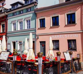 Dziś Kazimierz kojarzy się z krakowskimi Żydami, którzy osiedli tu pod koniec XV w. i stworzyli niezwykle prężnie działającą gminę.