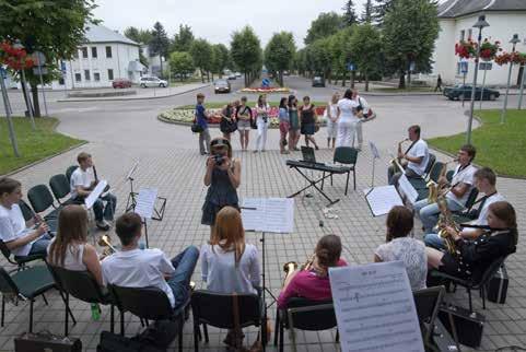 Project implementers arranged an exhibition and concert in each town, and published a catalogue of art works, which were created during the art-photo workshop in Lithuanian, Polish and English