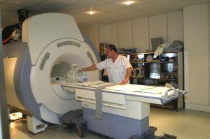 statyczne MRI - mierzy rozkład gęstości atomów wodoru, funkcjonalny MRI - bada