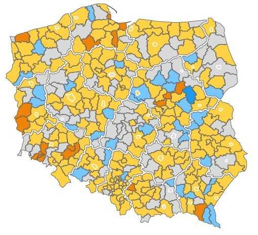 Zróżnicowanie szans na pracę mobilność przestrzenna fryzjerzy Kolor pomarańczowy oznacza deficyty pracowników,