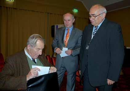 Rycina 5. Profesor Gabriel Richet w towarzystwie autorów opracowania, Giardini-Naxos 2008 (fot. Maria Ostrowska) Rycina 6. Profesor Gabriel Richet podczas otwarcia 49.