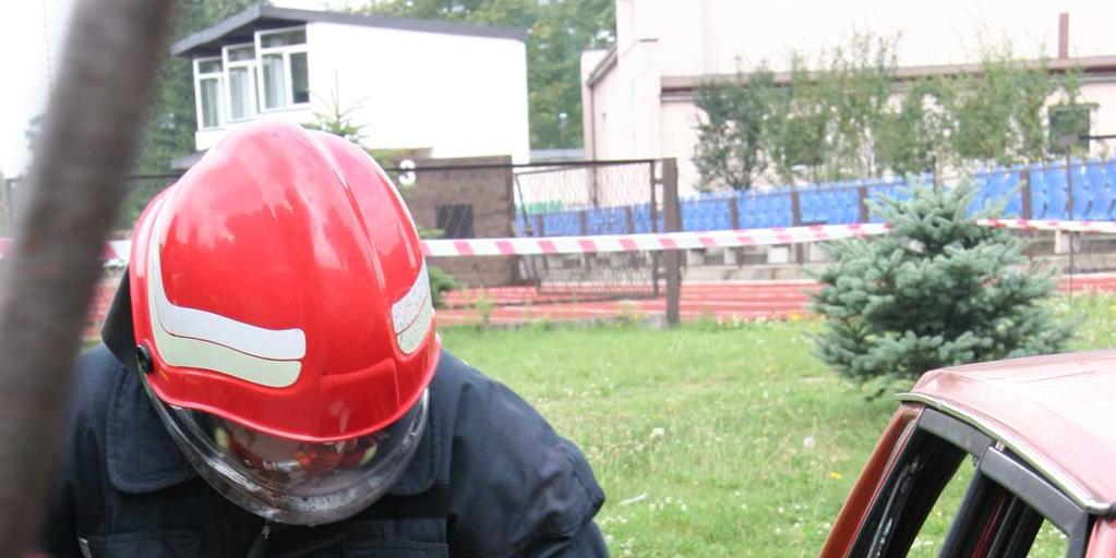 Hydrauliczne narzędzia ratownicze Przeznaczenie Narzędzia hydrauliczne słuŝą do torowania dróg dojścia i ratowania ludzi zwierząt i mienia do
