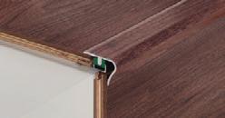 profile do podłóg z drewna i laminatu Artykuł G/4 to zabezpieczający krawędzie profil schodowy.