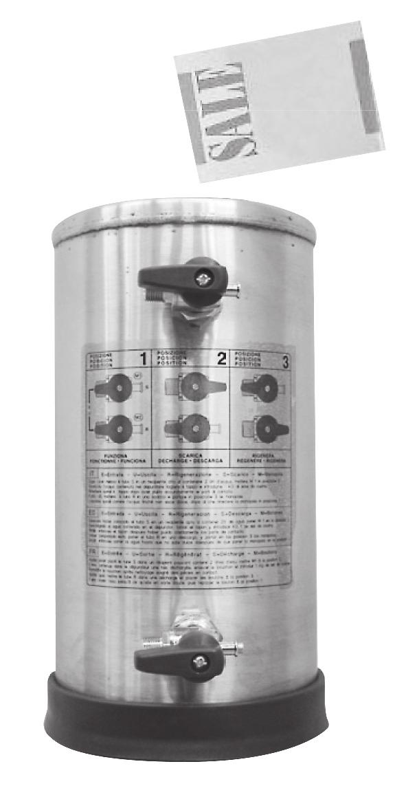 3. OPERATION For a correct operation of the resin and for top performances, rinse first by moving the levers in an open position until the outflowing water becomes clear.