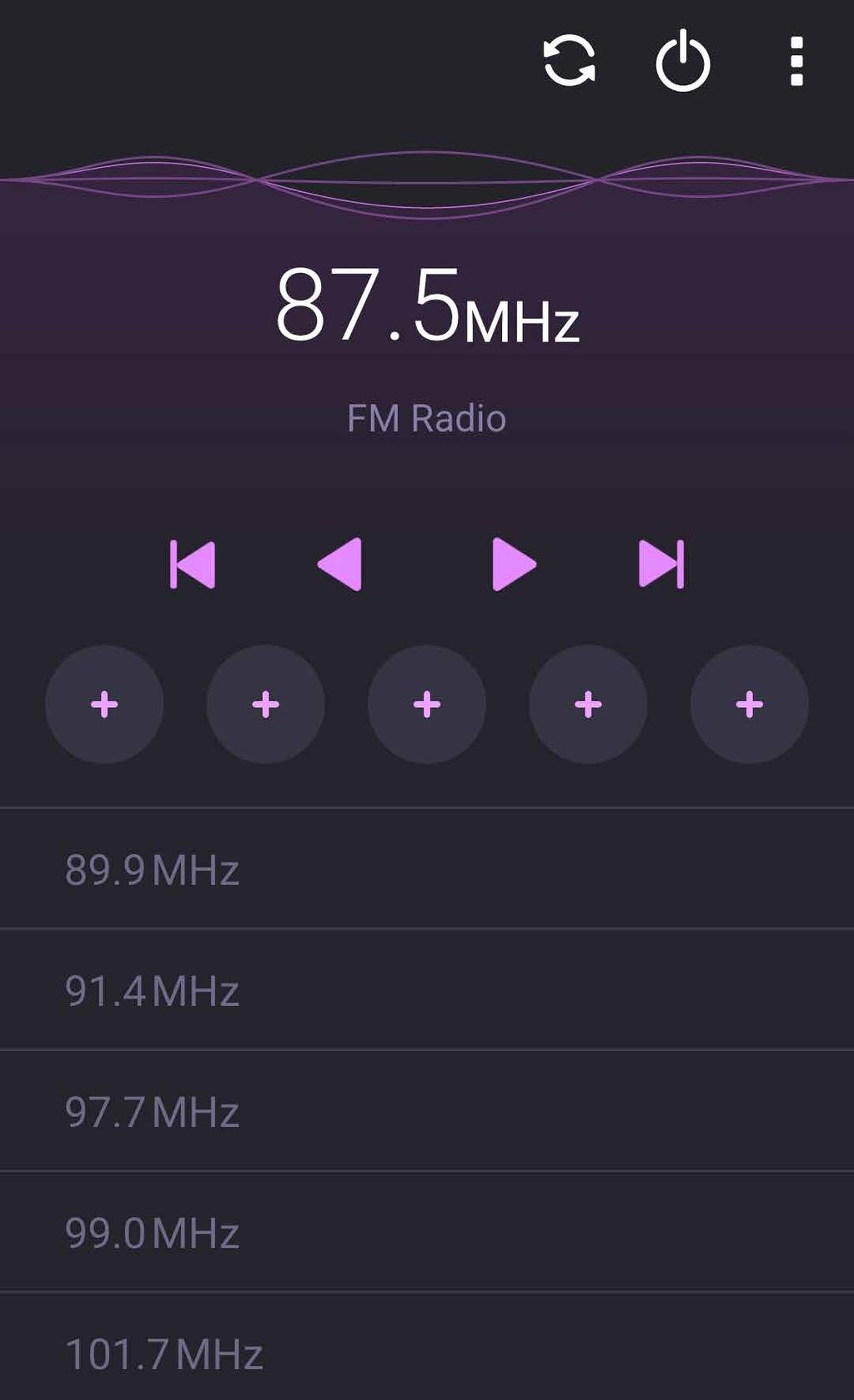 Radio FM Za pomocą telefonu ASUS można słuchać ulubionych lokalnych stacji radiowych. 1. Podłącz dołączony zestaw słuchawkowy do telefonu ASUS. 2. Stuknij kolejno pozycje > FM Radio (Radio FM).