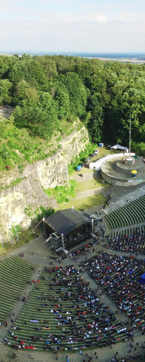 DRON FOTOGRAFIA I FILMOWANIE Z POWIETRZA Nasza firma realizuje również fotografię i video z perspektywy lotu ptaka dzięki wykorzystaniu drona DJI Inspire.