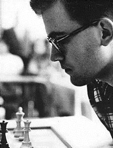Dwa lata później, za fantastyczny wynik na Olimpiadzie Szachowej w Moskwie, nadano mu tytuł arcymistrza. W latach 1958 1982 brał udział we wszystkich ośmiu cyklach meczów pretendentów.