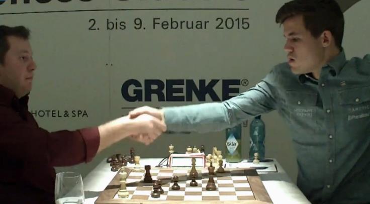 Obrona Nimzowitscha [E39] GRENKE Chess Classic, Baden Baden 2015 GM Aronian (Armenia) 2777 GM Caruana (Anglia) 2811 1.d4 Sf6 2.c4 e6 3.Sc3 Gb4 4.Hc2 0 0 5.Gg5 c5 6.dc5 Ha5 7.Gd2 Hc5 8.e3 Hc7 9.