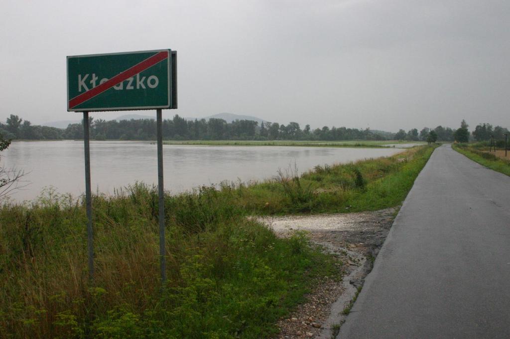 POWODZIE RZECZNE dolinne wezbranie zatorowe,