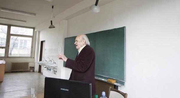 Gabriela Szabariová Katedra politológie FF UPJŠ v Košiciach prednáške sme boli svedkami zaujímavej diskusie na rôzne témy od politiky cez stáž po diplomatické Beseda s profesorom Tajtákom Študenti 1.