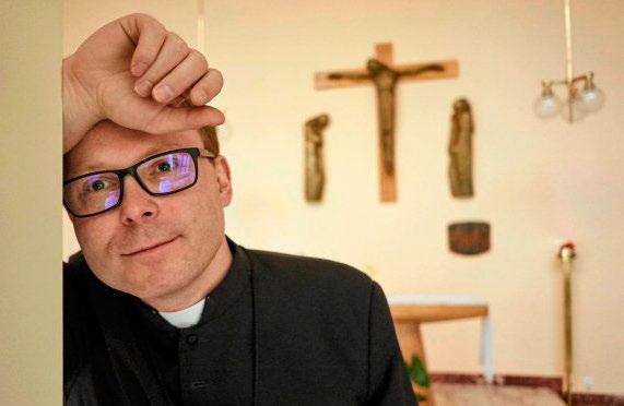 Bo na co dzień odpowiada za Misyjne Drogi, które w dużej mierze mogą być kojarzone z oblatami, a przede wszystkim ma doktorat z misjologii i teologii środków