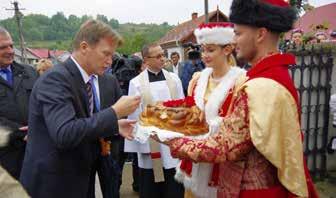 Polirom, Iași 2015) ambasadora RP w Bukareszcie w latach 1993-1999 oraz w Kiszyniowie w latach Cartea sa Rumuńska słowiańszczyzna.